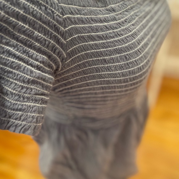 💜 5 for $25 or 3 for $18 Old Navy blue and white smocked doll top - Picture 3 of 5